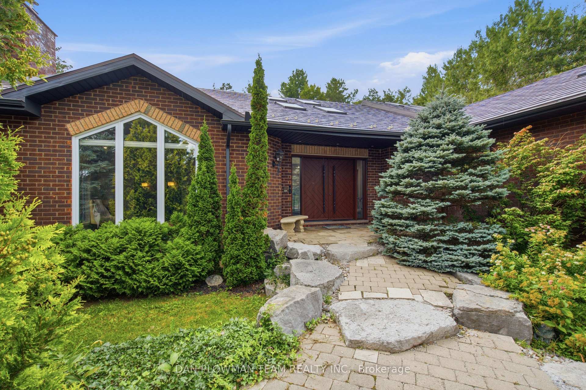 Photo 3 of 64 Woodbridge Circle, Scugog, Port Perry — HOMEH