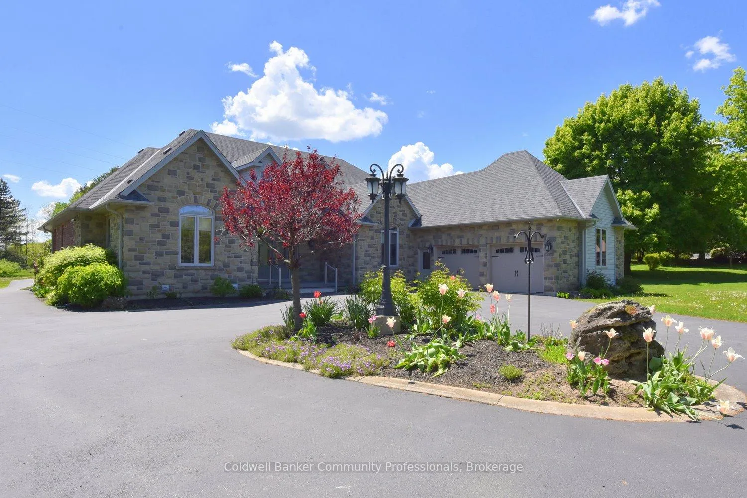 Photo 4 of 747 Centre Road, Hamilton, Rural Flamborough — HOMEH