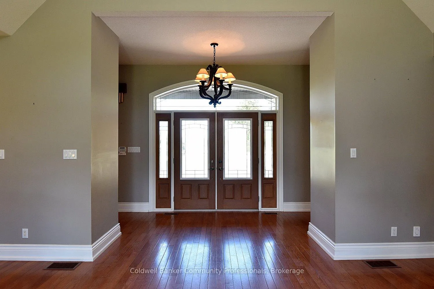 Photo 6 of 747 Centre Road, Hamilton, Rural Flamborough — HOMEH