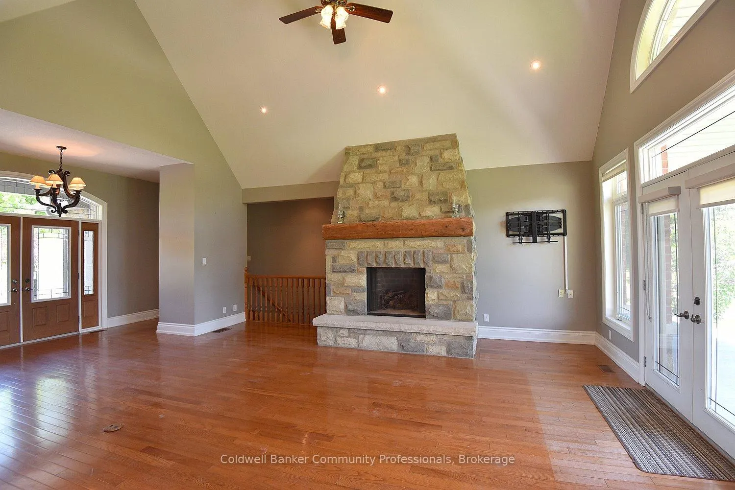 Photo 7 of 747 Centre Road, Hamilton, Rural Flamborough — HOMEH