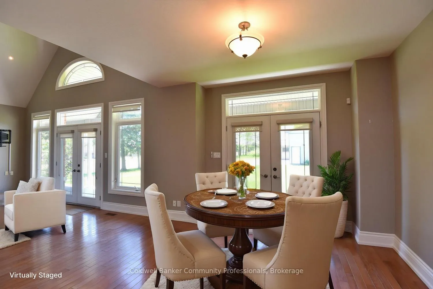 Photo 14 of 747 Centre Road, Hamilton, Rural Flamborough — HOMEH