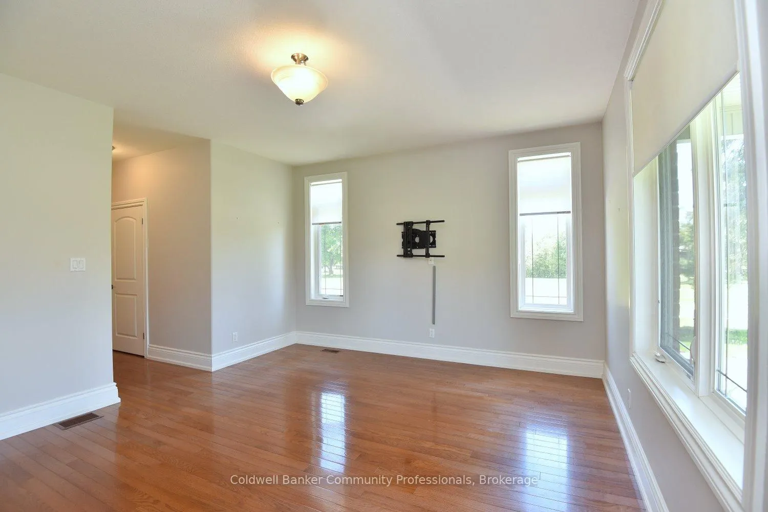Photo 20 of 747 Centre Road, Hamilton, Rural Flamborough — HOMEH