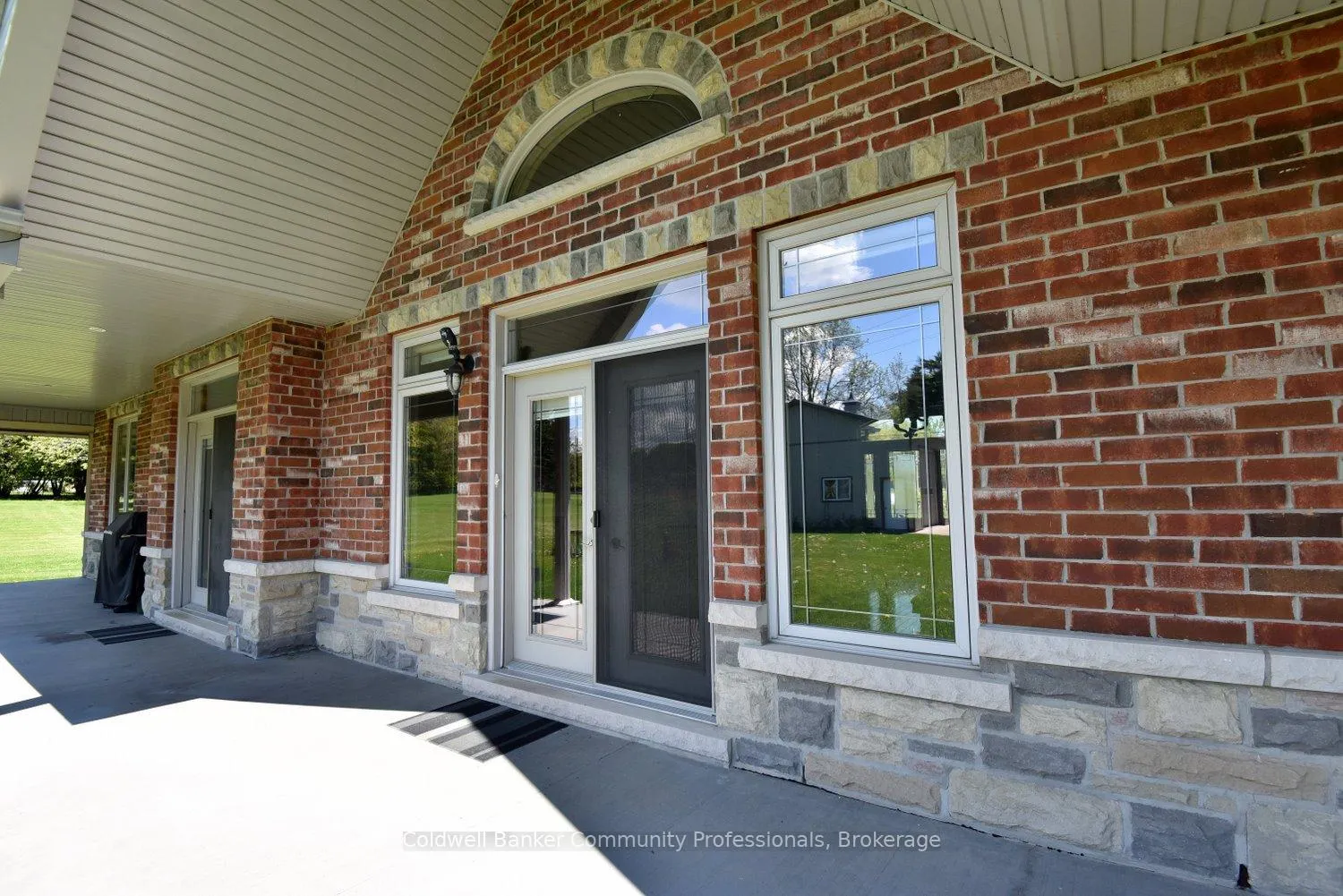 Photo 32 of 747 Centre Road, Hamilton, Rural Flamborough — HOMEH