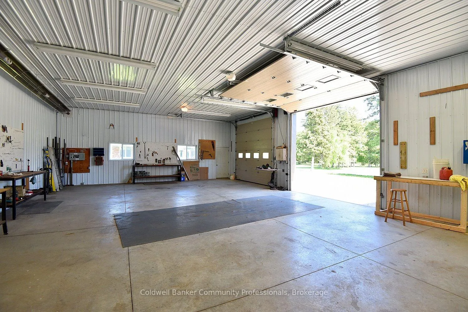 Photo 43 of 747 Centre Road, Hamilton, Rural Flamborough — HOMEH