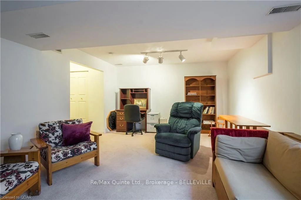 Photo 4 of Unit 8, 11 Janlyn Crescent, Belleville, Belleville Ward — HOMEH
