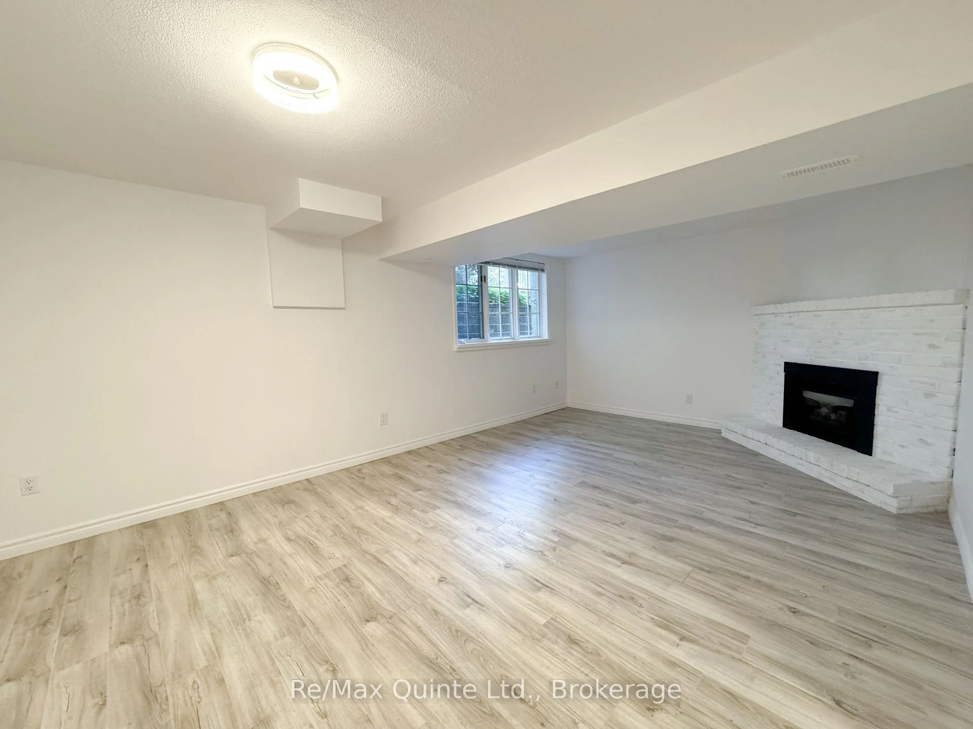 Photo 60 of Unit 8, 11 Janlyn Crescent, Belleville, Belleville Ward — HOMEH