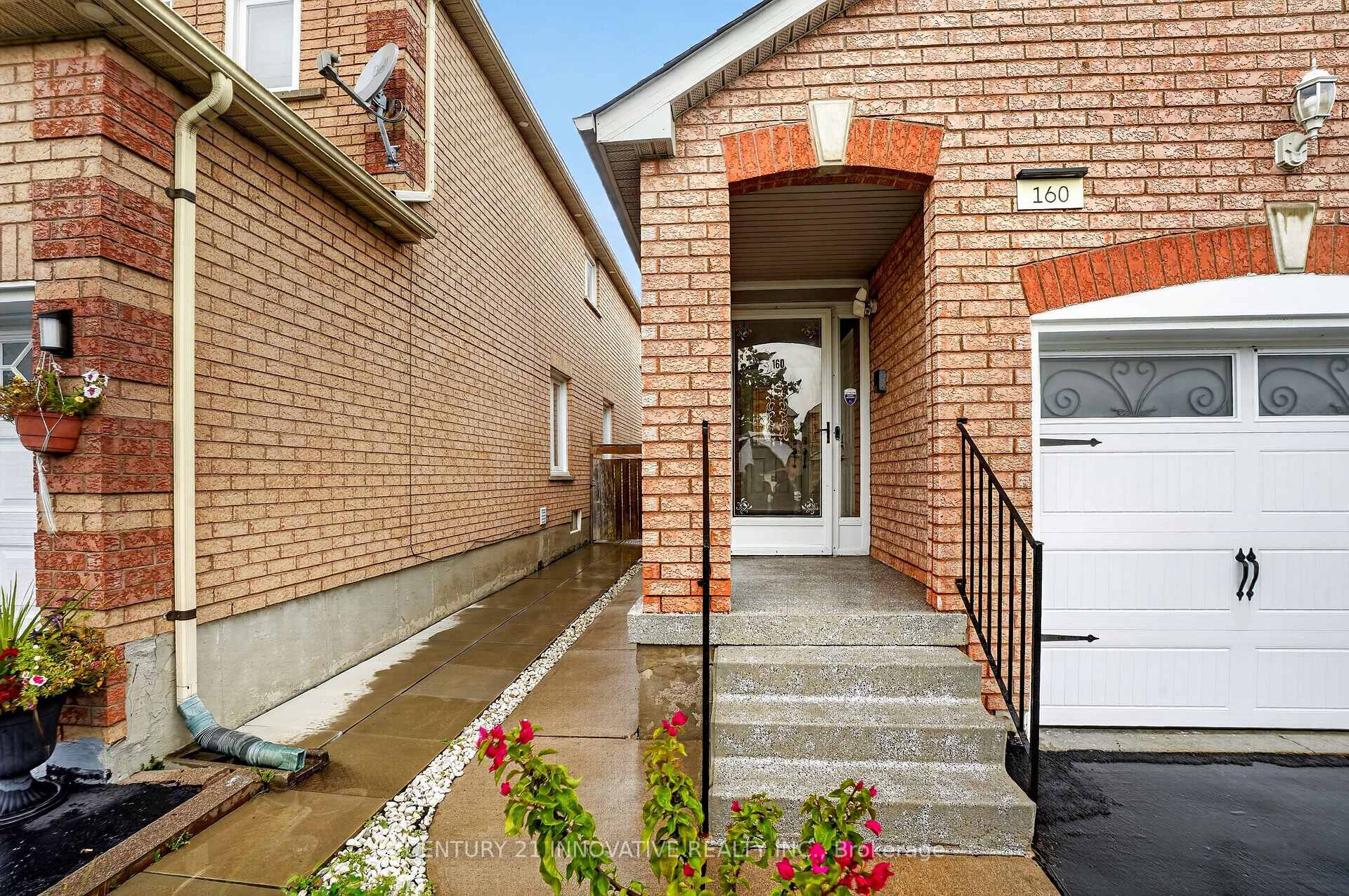 Photo 3 of 160 Sophia Road, Markham, Middlefield — HOMEH