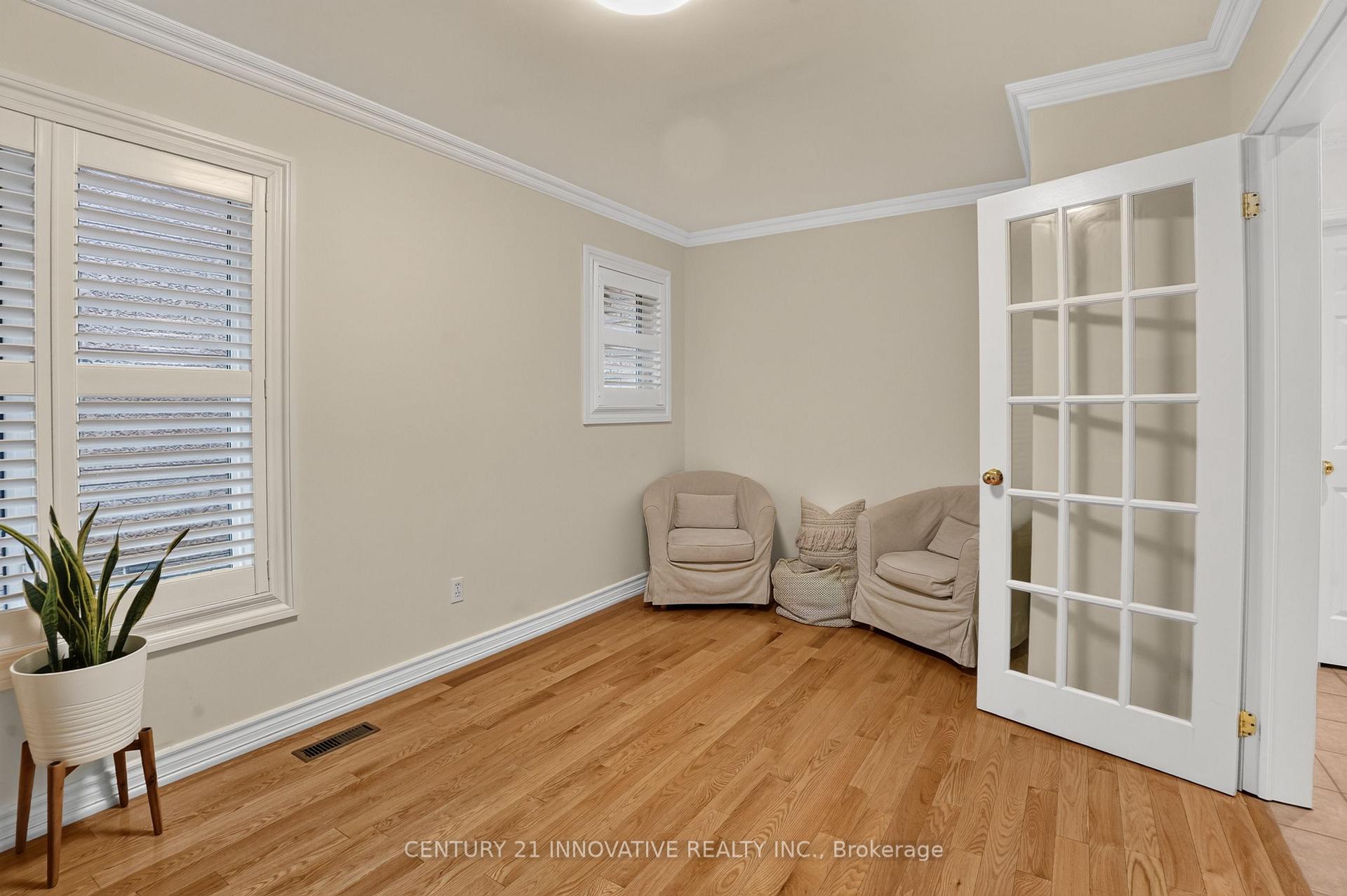 Photo 7 of 160 Sophia Road, Markham, Middlefield — HOMEH