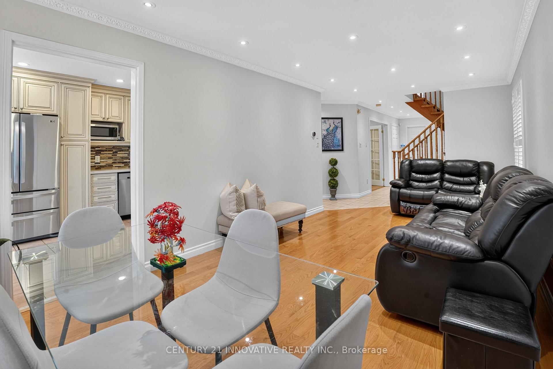 Photo 10 of 160 Sophia Road, Markham, Middlefield — HOMEH
