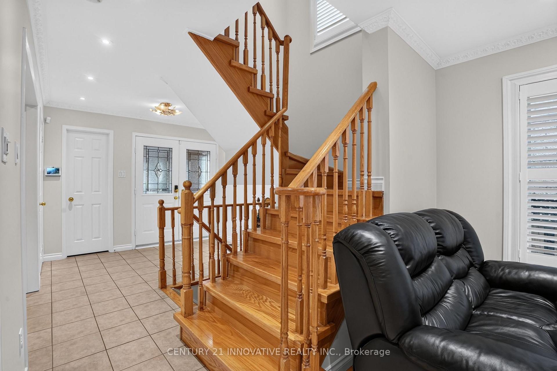 Photo 12 of 160 Sophia Road, Markham, Middlefield — HOMEH