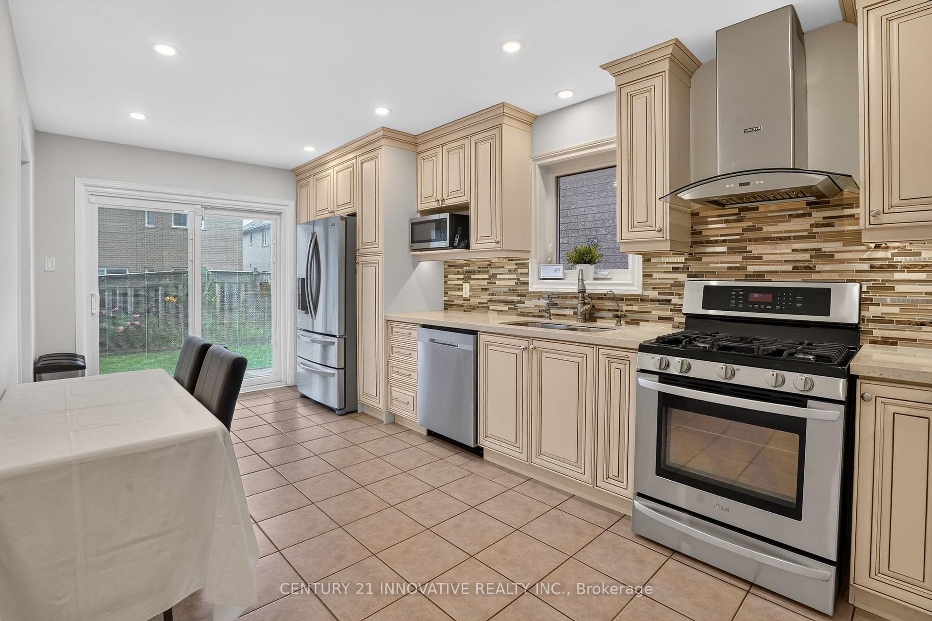 Photo 13 of 160 Sophia Road, Markham, Middlefield — HOMEH