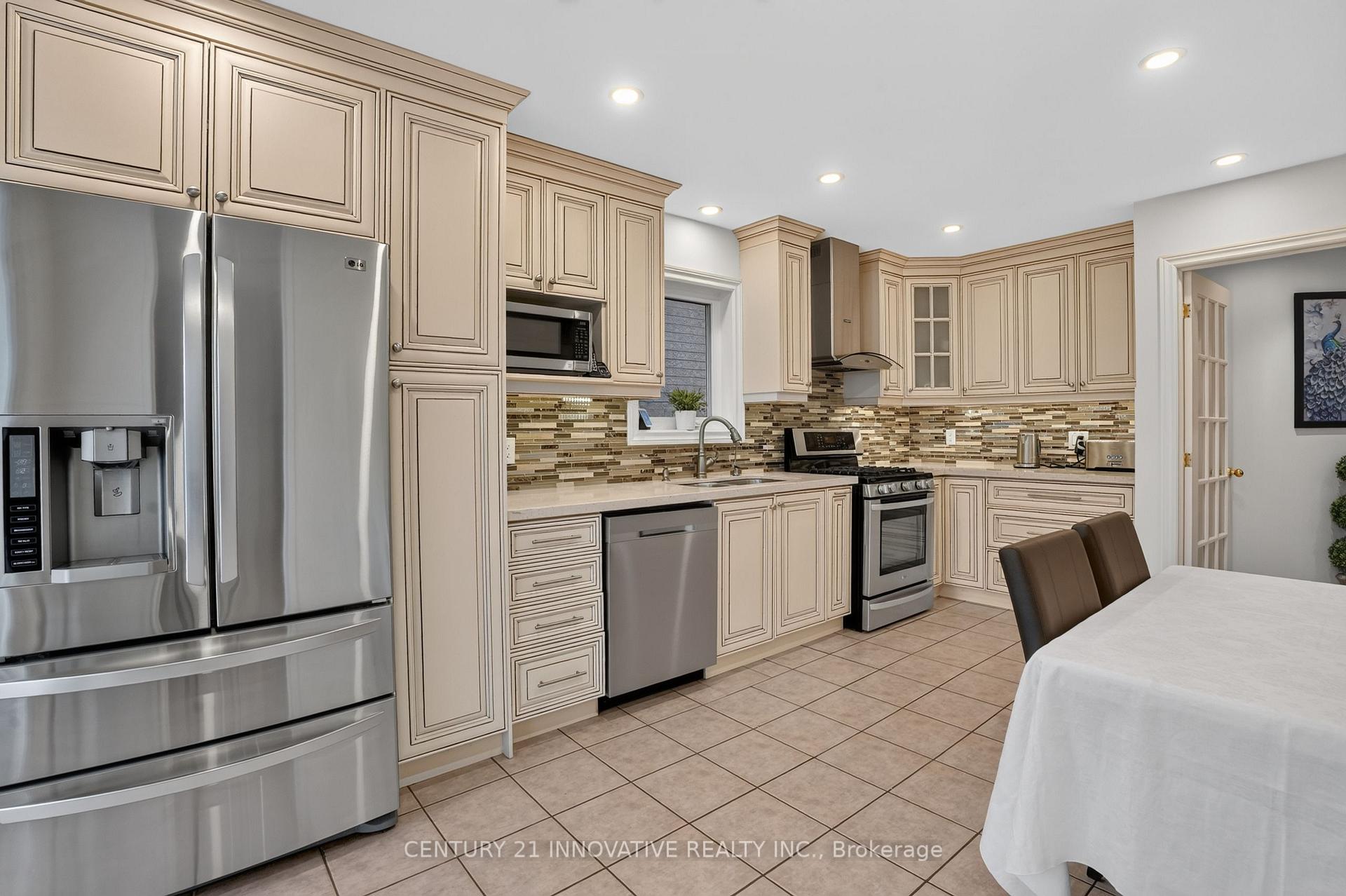 Photo 14 of 160 Sophia Road, Markham, Middlefield — HOMEH