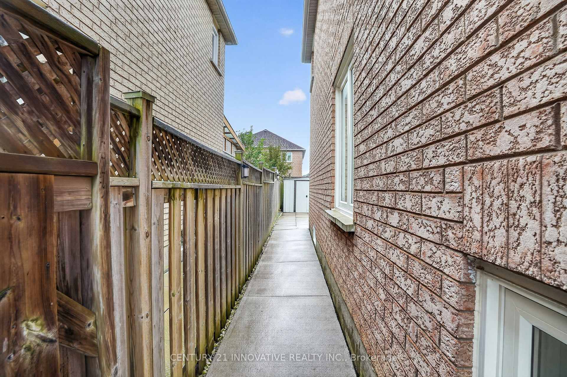 Photo 39 of 160 Sophia Road, Markham, Middlefield — HOMEH