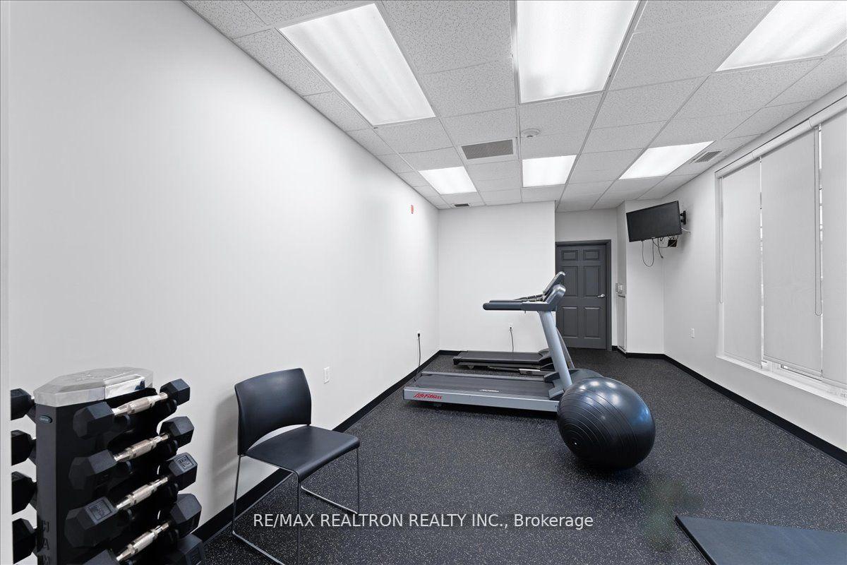 Photo 5 of Unit 304, 15450 Yonge Street, Aurora, Aurora Heights — HOMEH
