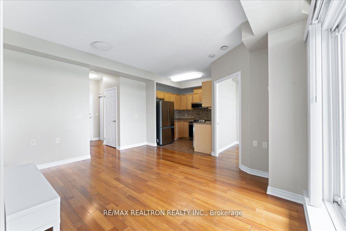 Photo 8 of Unit 304, 15450 Yonge Street, Aurora, Aurora Heights — HOMEH
