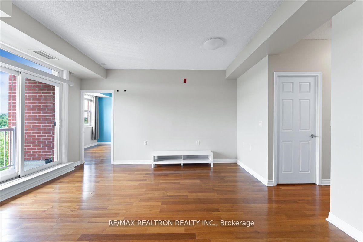 Photo 9 of Unit 304, 15450 Yonge Street, Aurora, Aurora Heights — HOMEH