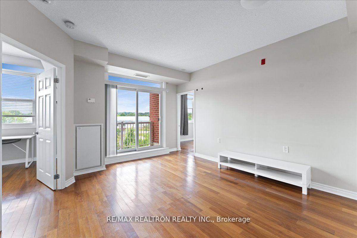 Photo 10 of Unit 304, 15450 Yonge Street, Aurora, Aurora Heights — HOMEH