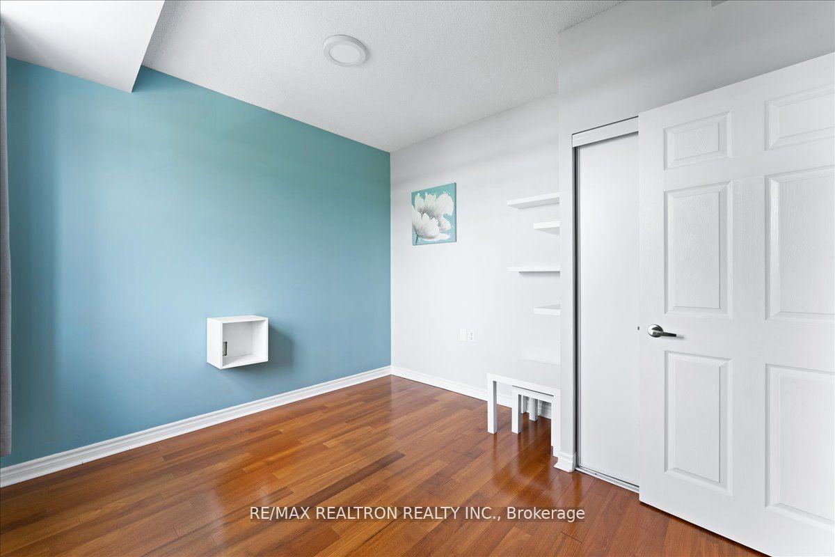 Photo 12 of Unit 304, 15450 Yonge Street, Aurora, Aurora Heights — HOMEH