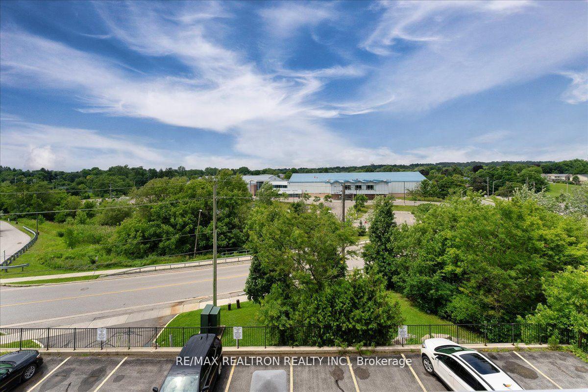 Photo 16 of Unit 304, 15450 Yonge Street, Aurora, Aurora Heights — HOMEH