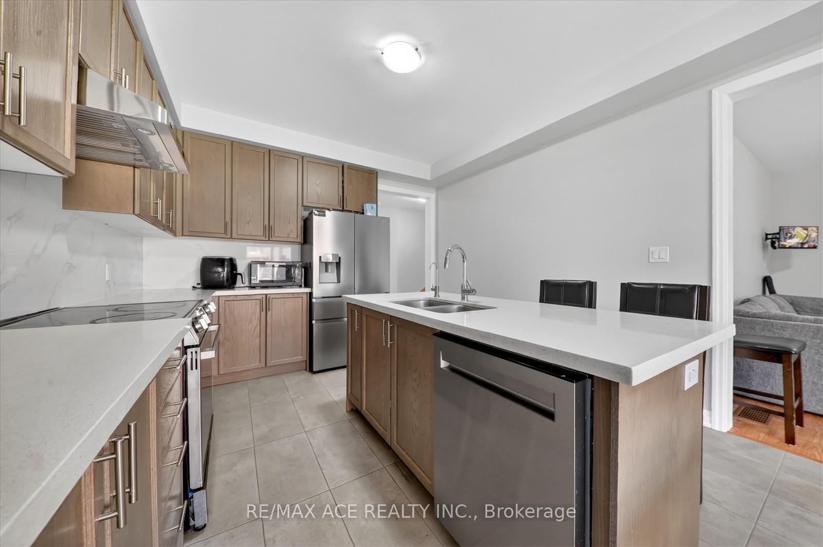 Photo 14 of 218 Flood Avenue, Clarington, Newcastle — HOMEH