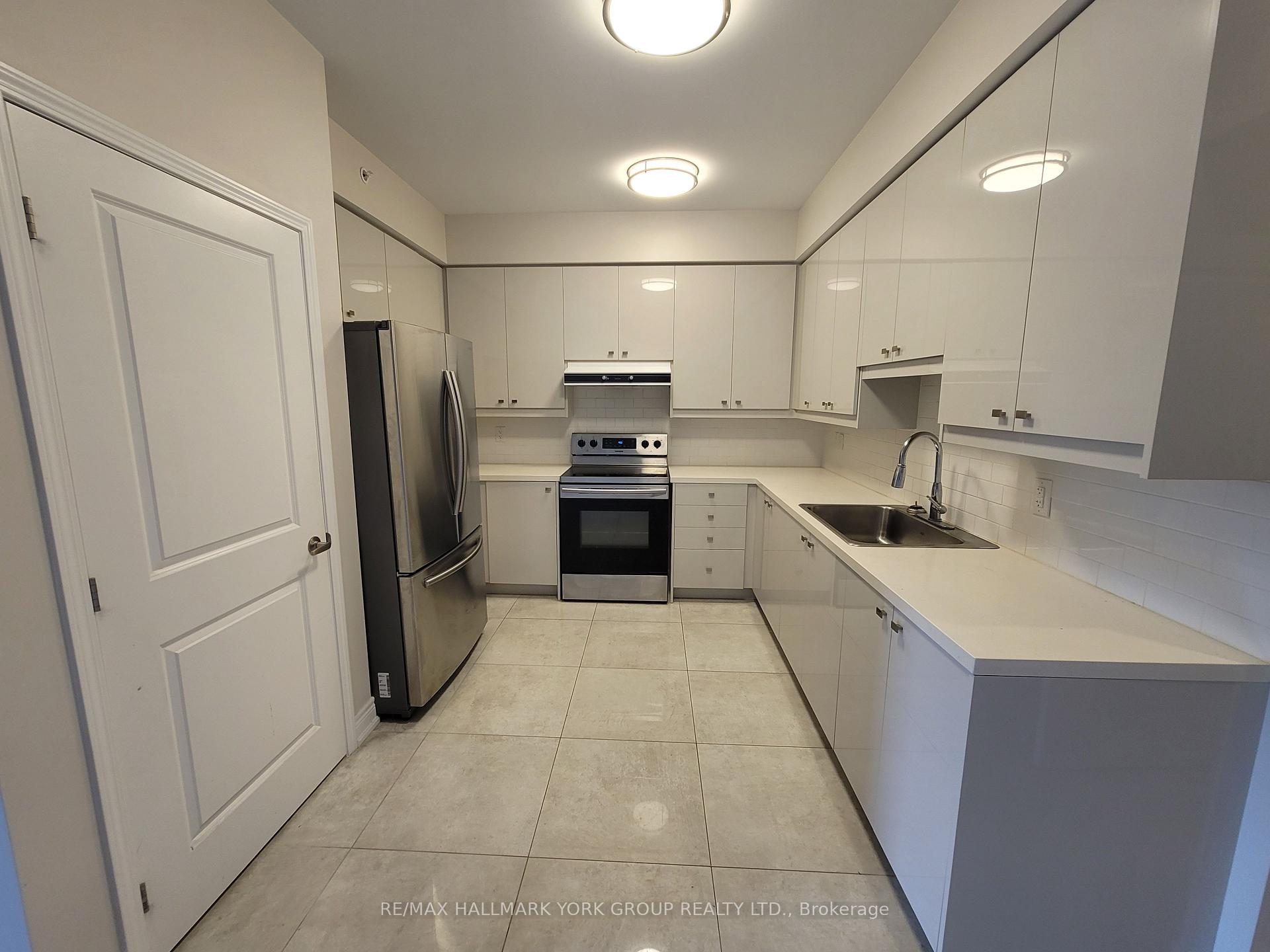 Photo 3 of Unit 308, 32 Wellington Street E, Aurora, Aurora Village — HOMEH