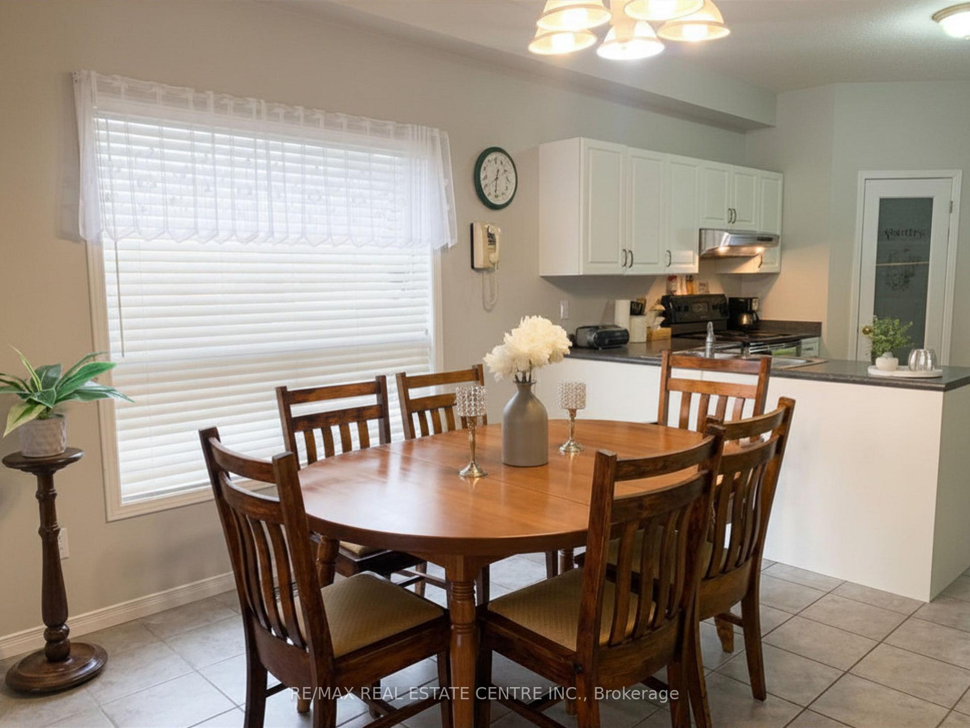 Photo 8 of 35 Cameron Court, Orangeville — HOMEH