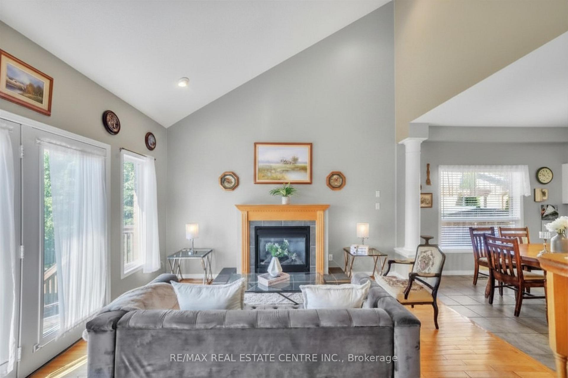 Photo 10 of 35 Cameron Court, Orangeville — HOMEH