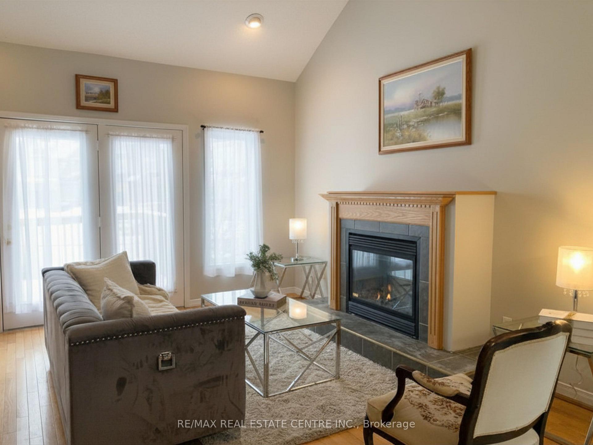 Photo 11 of 35 Cameron Court, Orangeville — HOMEH