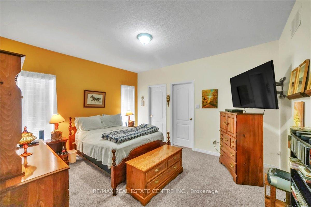 Photo 12 of 35 Cameron Court, Orangeville — HOMEH