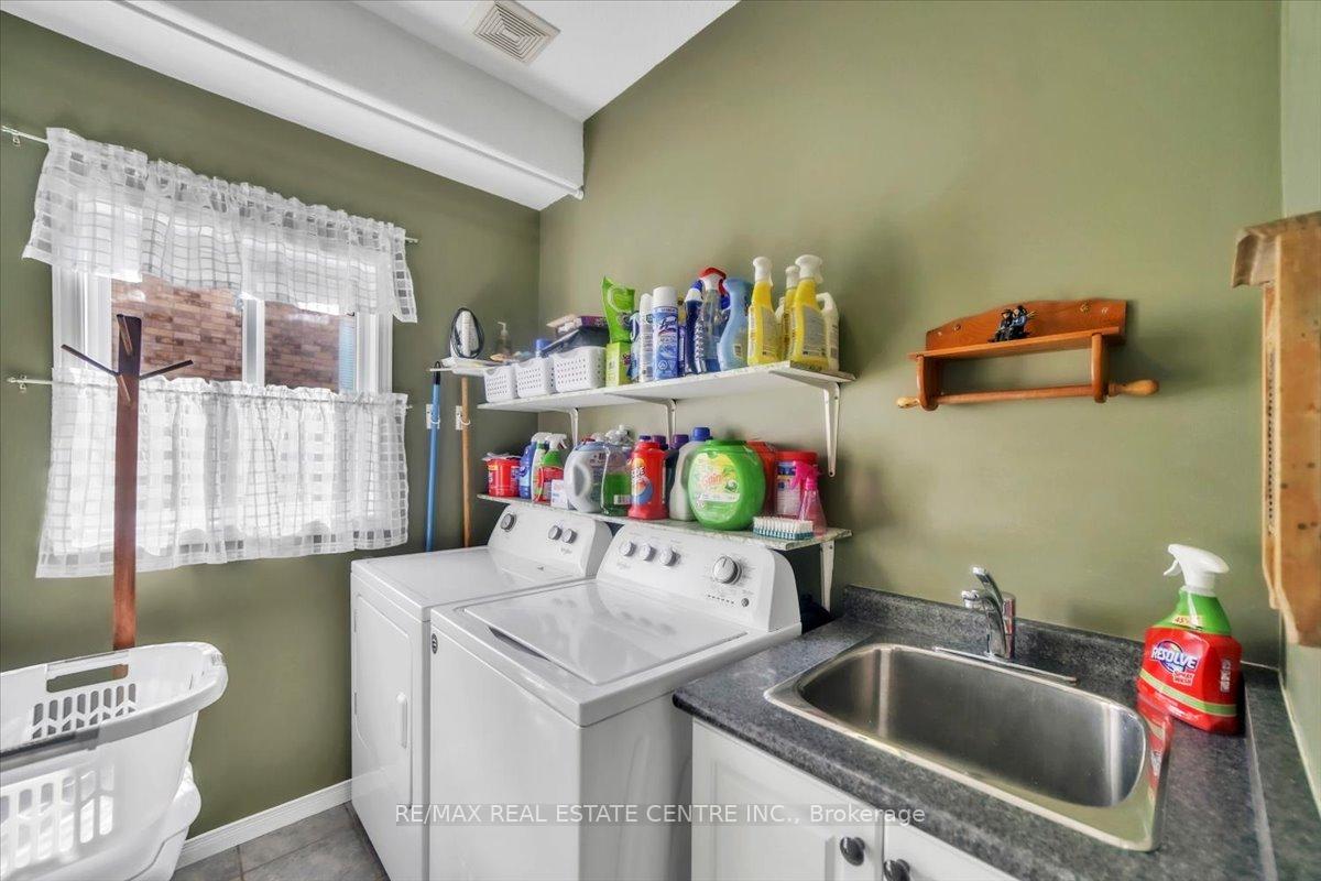 Photo 13 of 35 Cameron Court, Orangeville — HOMEH