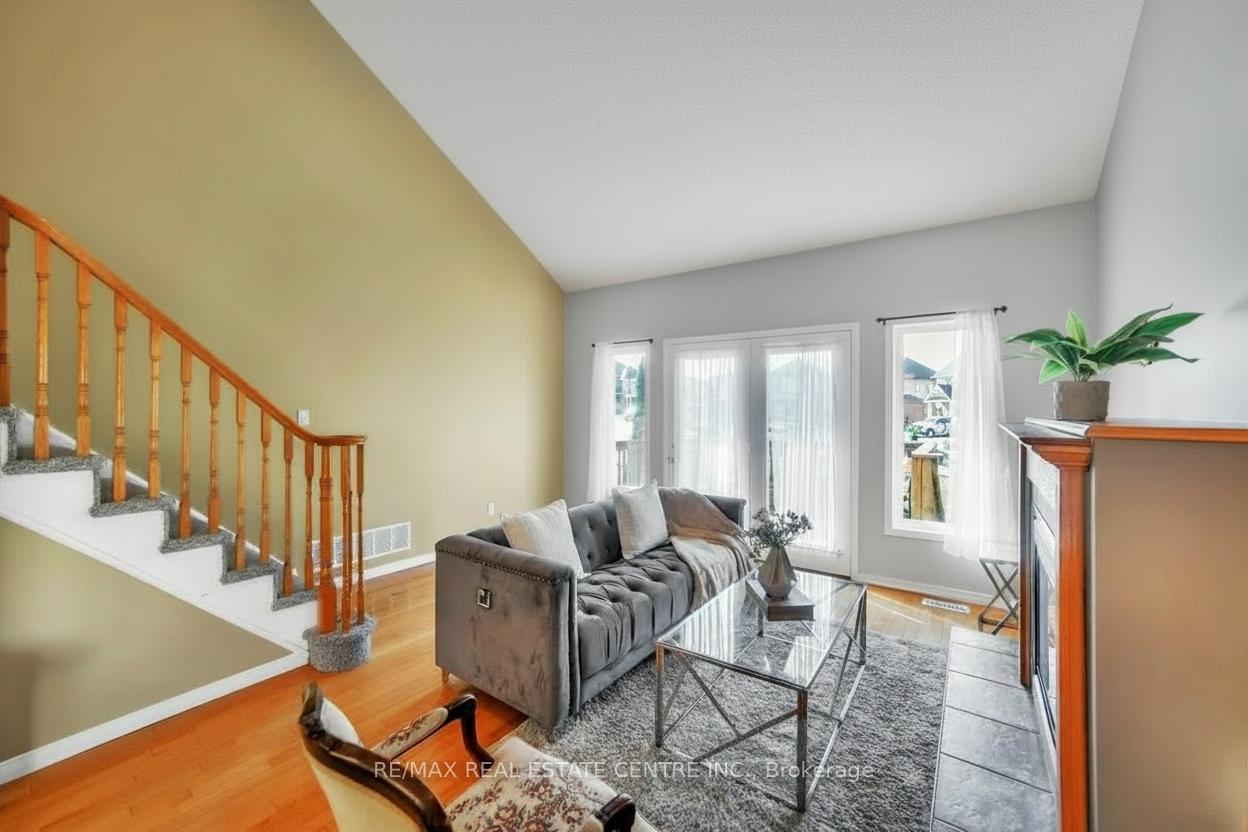 Photo 14 of 35 Cameron Court, Orangeville — HOMEH