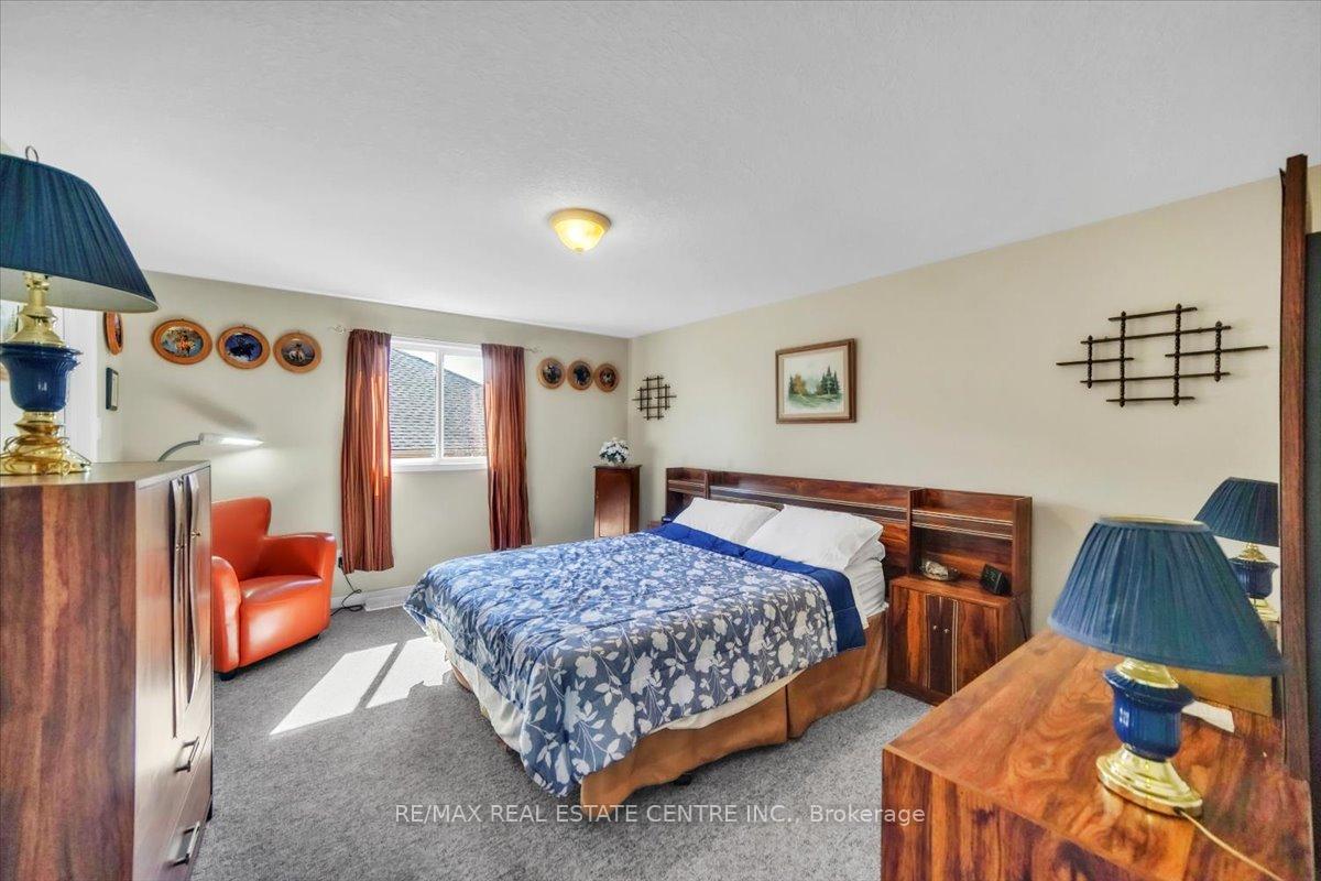 Photo 15 of 35 Cameron Court, Orangeville — HOMEH
