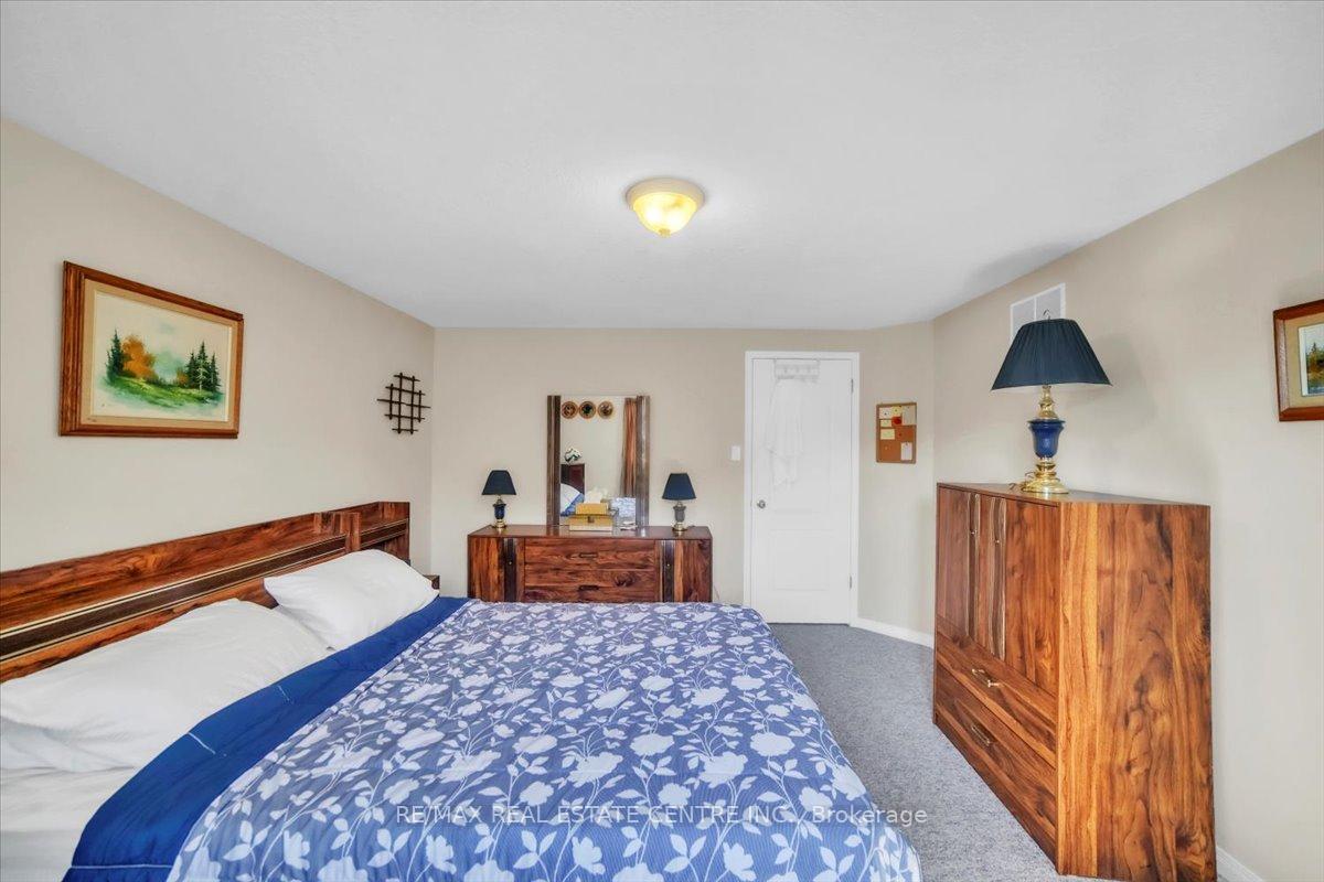 Photo 16 of 35 Cameron Court, Orangeville — HOMEH
