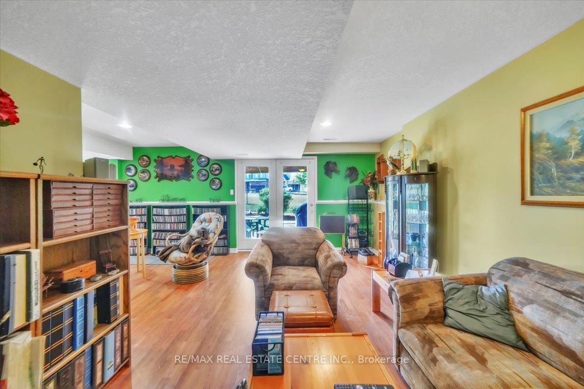 Photo 23 of 35 Cameron Court, Orangeville — HOMEH