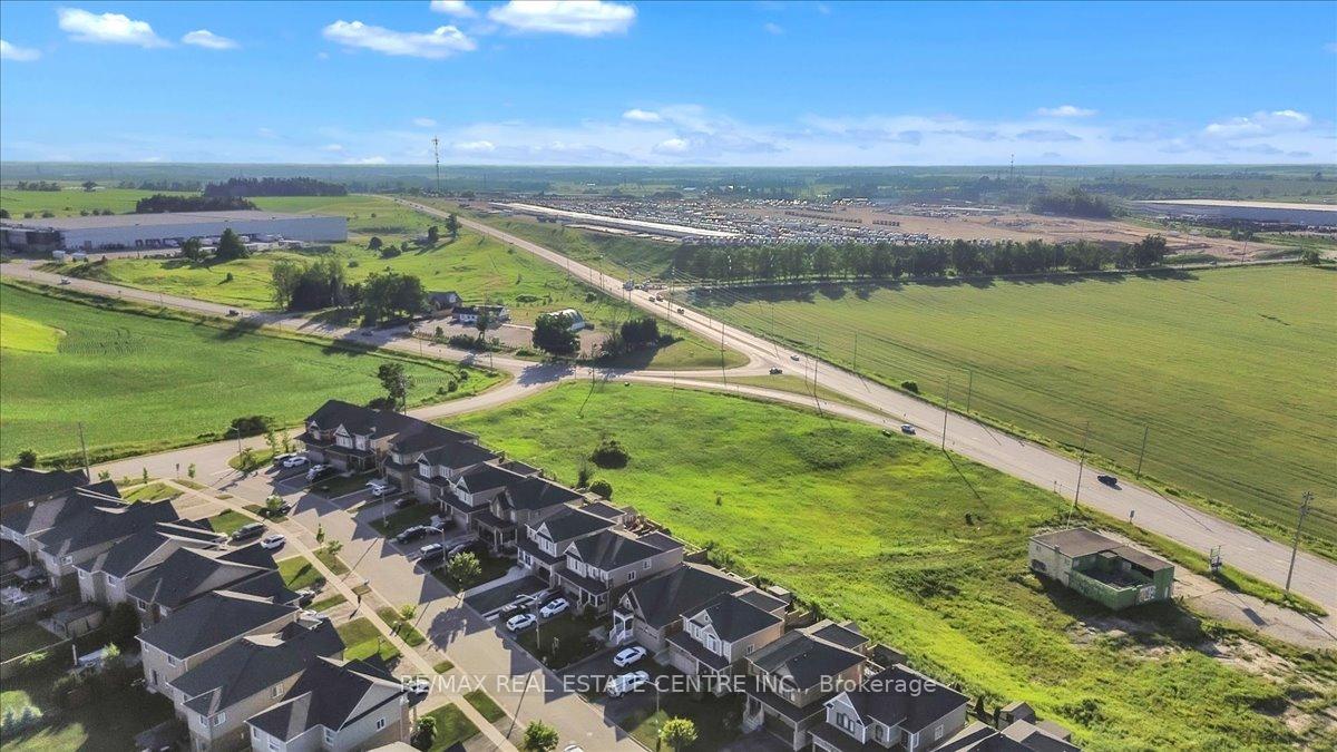 Photo 31 of 35 Cameron Court, Orangeville — HOMEH