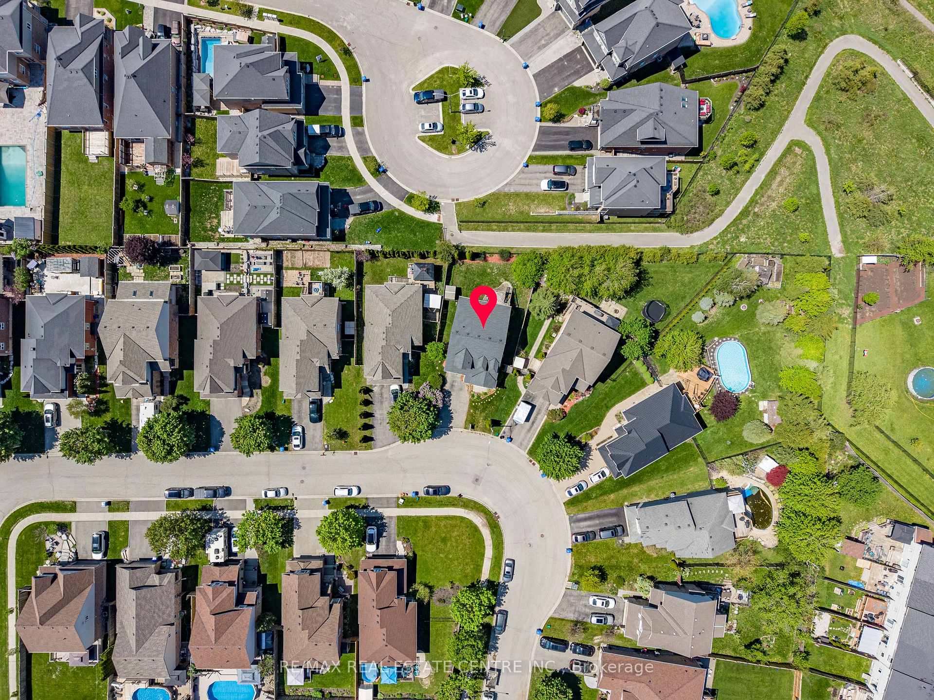 Photo 30 of 35 Cameron Court, Orangeville — HOMEH