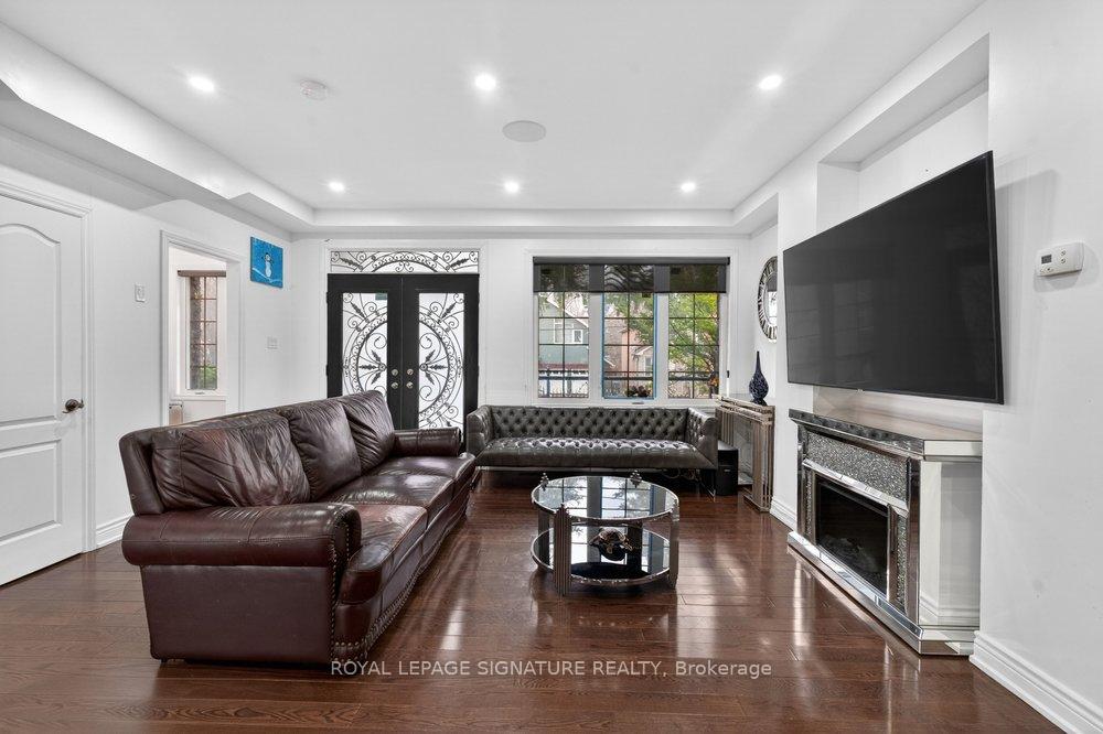 Photo 7 of 32 Cliffcrest Drive, Scarborough, Cliffcrest — HOMEH