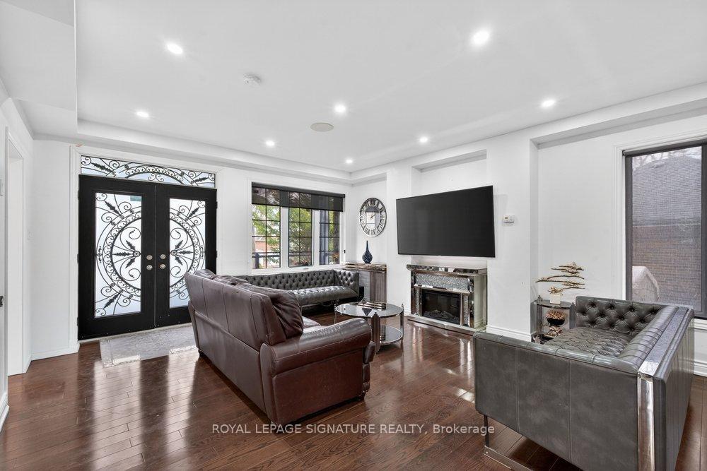 Photo 8 of 32 Cliffcrest Drive, Scarborough, Cliffcrest — HOMEH