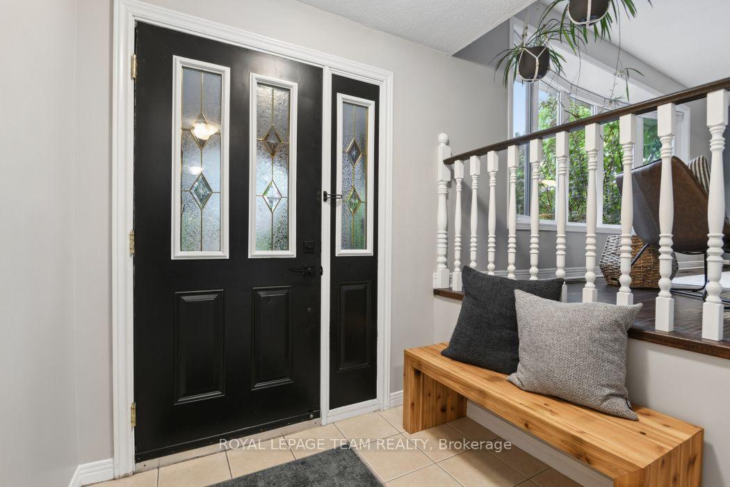 Photo 13 of 31 Elke Drive, Ottawa, Barrhaven - Knollsbrook — HOMEH