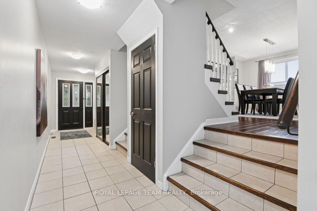 Photo 14 of 31 Elke Drive, Ottawa, Barrhaven - Knollsbrook — HOMEH