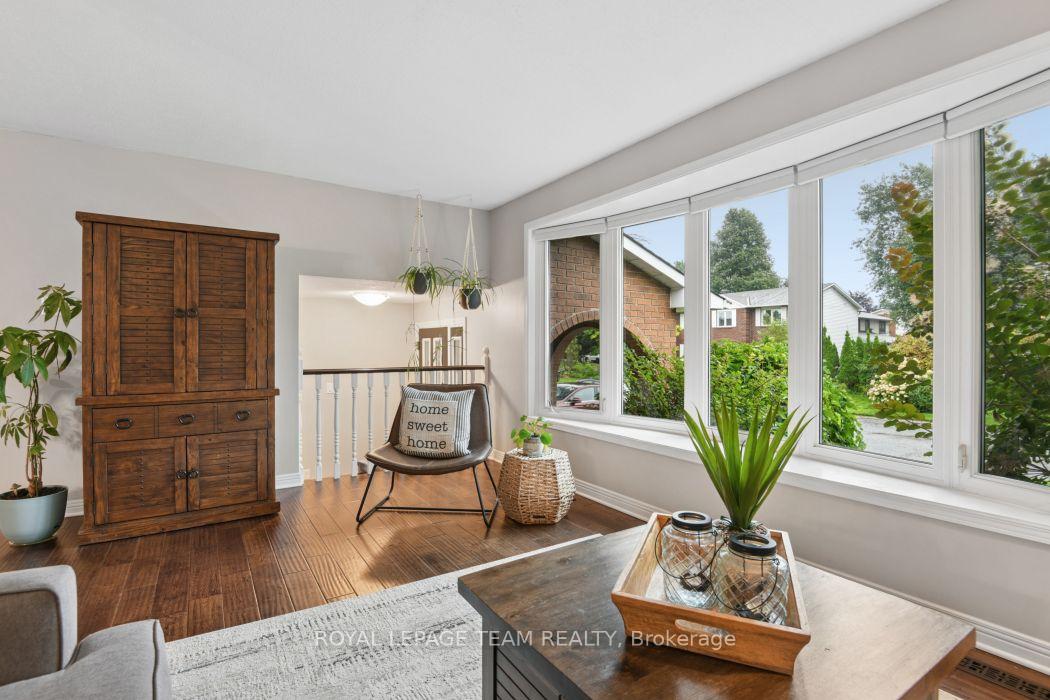 Photo 16 of 31 Elke Drive, Ottawa, Barrhaven - Knollsbrook — HOMEH