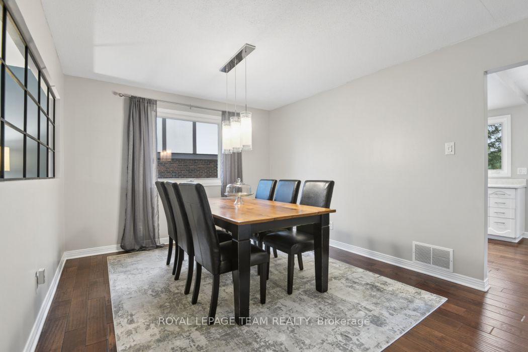 Photo 19 of 31 Elke Drive, Ottawa, Barrhaven - Knollsbrook — HOMEH