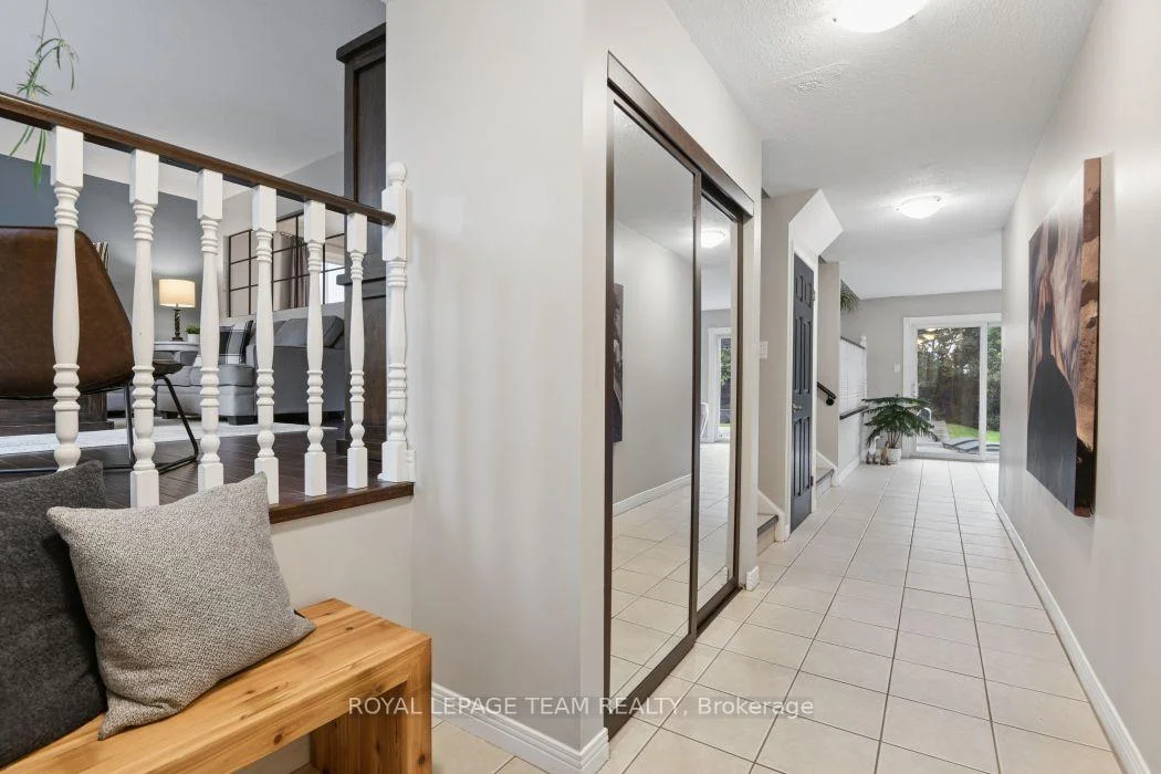 Photo 8 of 31 Elke Drive, Ottawa, Barrhaven - Knollsbrook — HOMEH