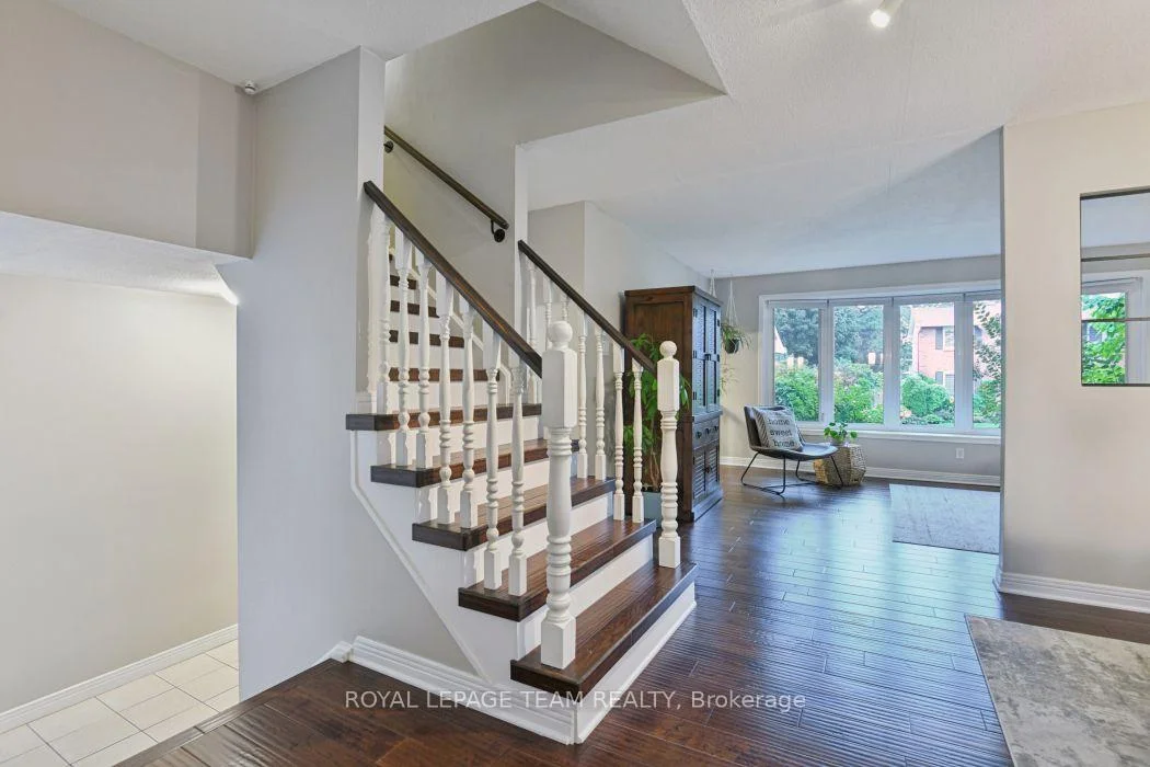 Photo 10 of 31 Elke Drive, Ottawa, Barrhaven - Knollsbrook — HOMEH