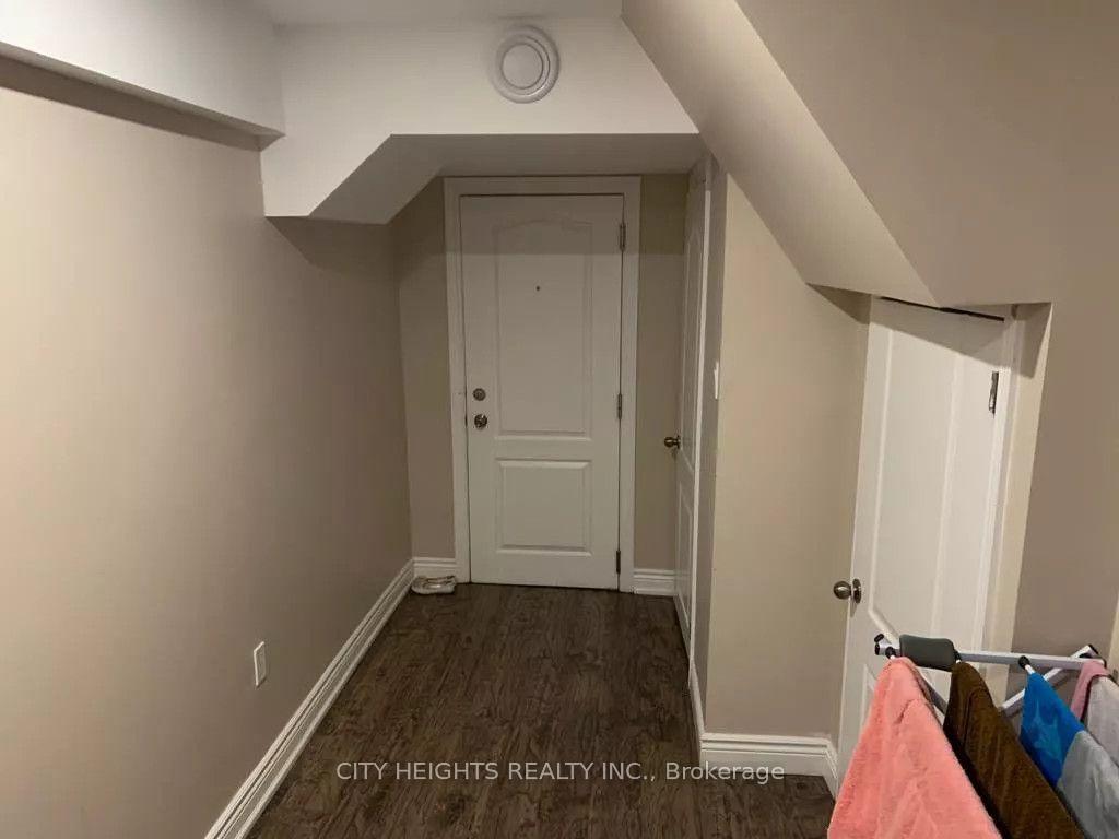 Photo 5 of Unit Basement, 269 Elbern Markell Drive, Brampton, Credit Valley — HOMEH