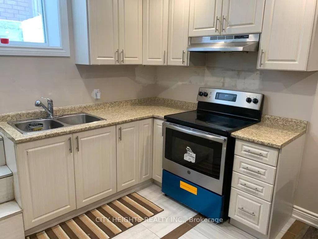 Photo 8 of Unit Basement, 269 Elbern Markell Drive, Brampton, Credit Valley — HOMEH