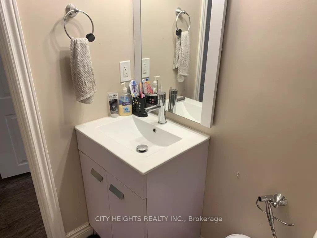 Photo 9 of Unit Basement, 269 Elbern Markell Drive, Brampton, Credit Valley — HOMEH