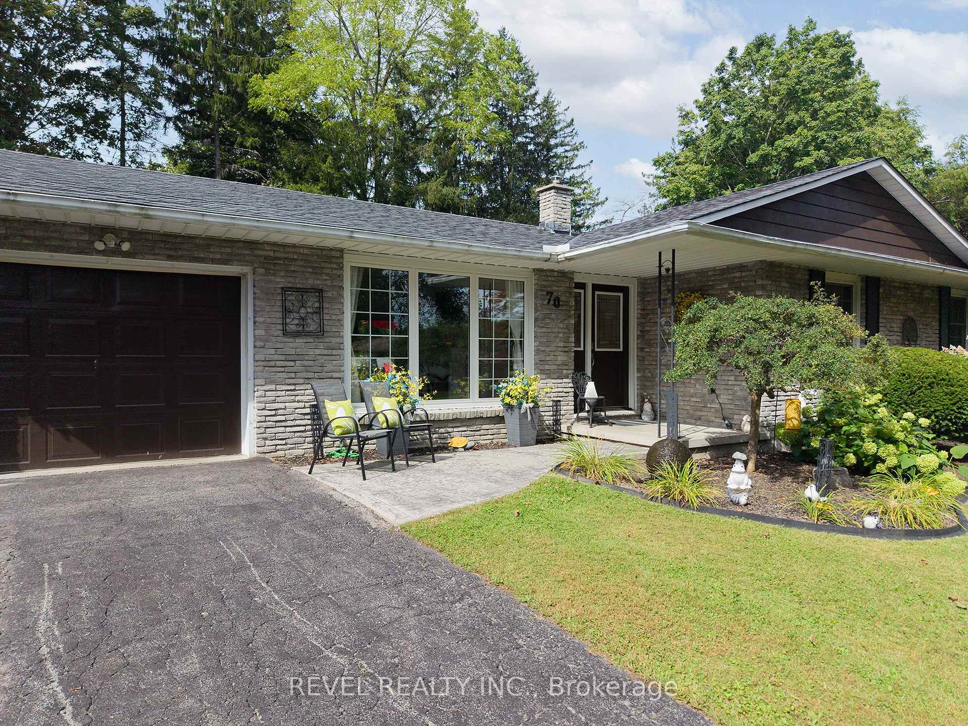 Photo 3 of 70 Berkley Crescent, Norfolk, Simcoe — HOMEH