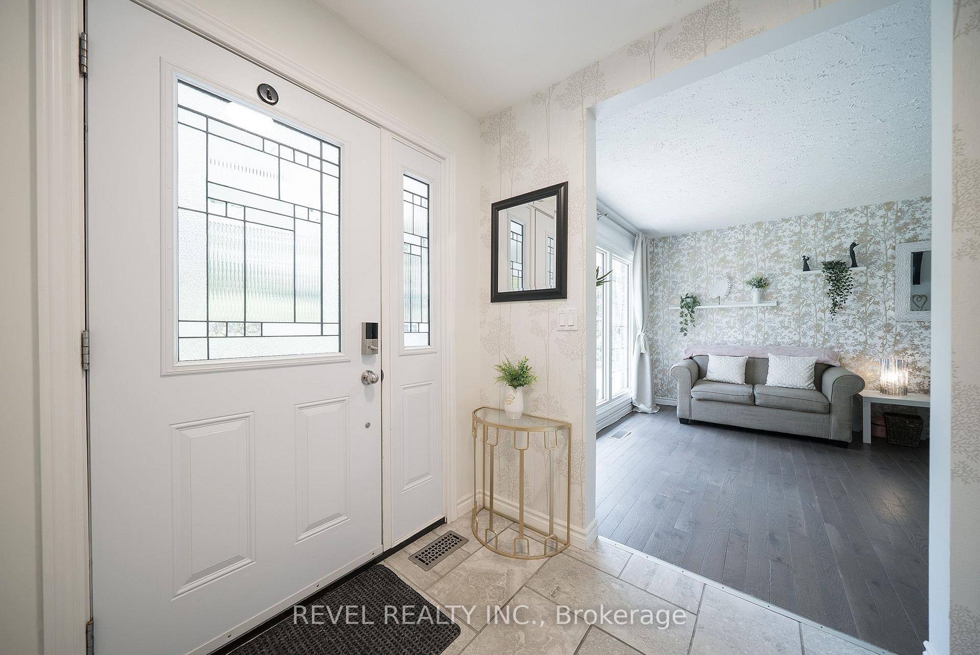Photo 4 of 70 Berkley Crescent, Norfolk, Simcoe — HOMEH