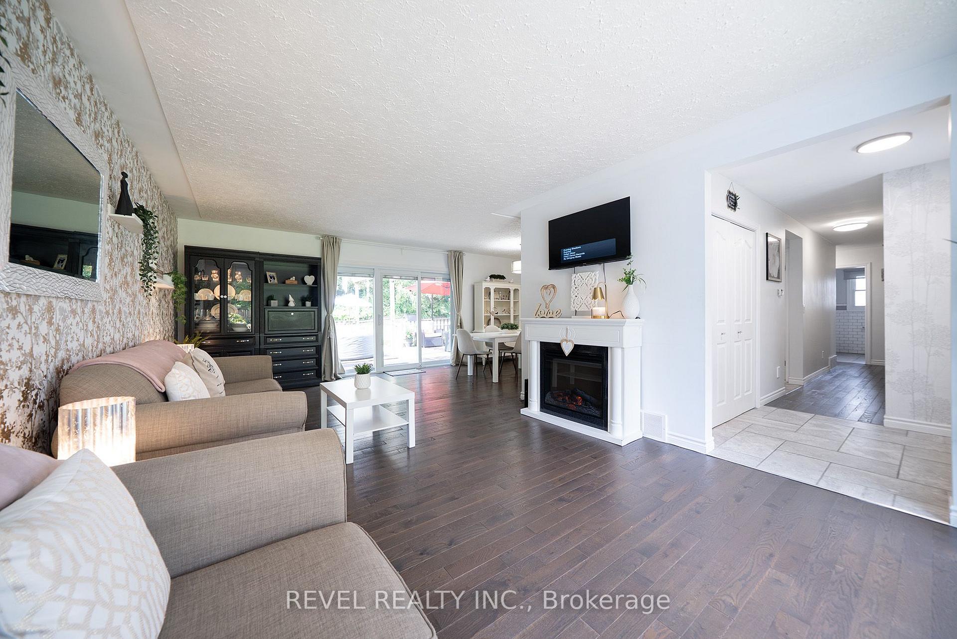 Photo 6 of 70 Berkley Crescent, Norfolk, Simcoe — HOMEH